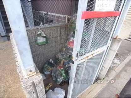 「共同ゴミ捨て場」