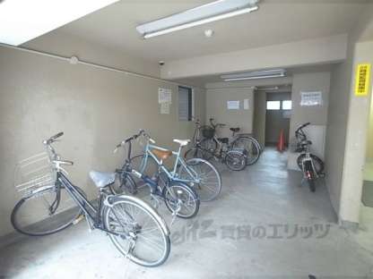 「駐輪場　自転車の駐車スペースはとても広いです。」