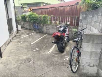 「バイク用駐輪場」