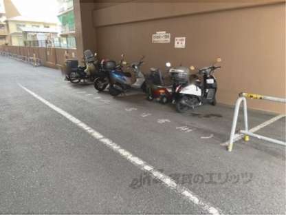 「駐輪場　バイク」