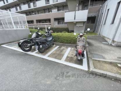 「駐輪場　バイク」
