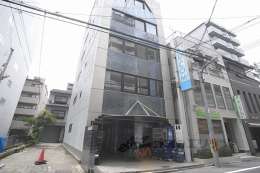 ＡＤ・ＣＯＭ　ＢＬＤＧ外観写真
