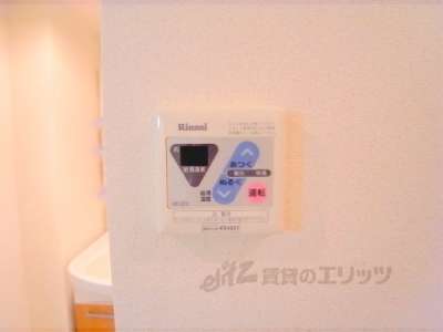 給湯器リモコン　お湯の温度調節が簡単にできます。
