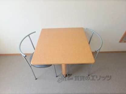 「テーブル、椅子」