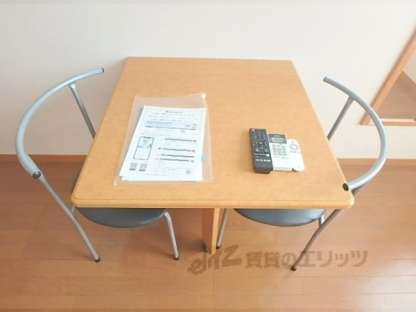 「テーブル、椅子」